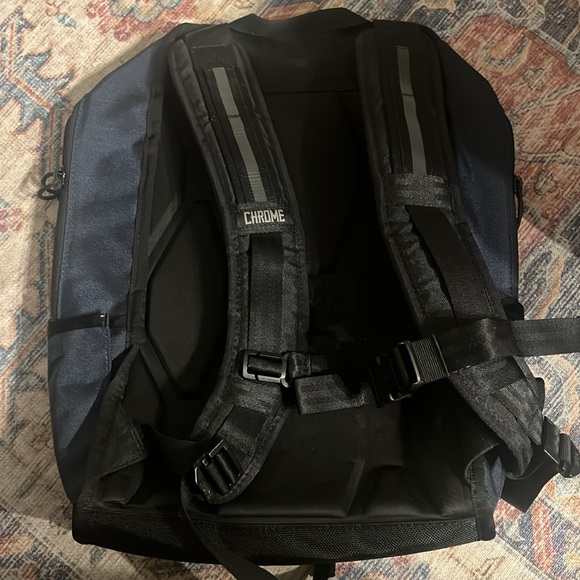 chrome hondo backpack in navy - Picture 3 of 3